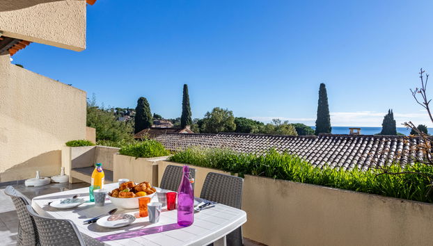 Apartment mit 2 Schlafzimmern in Le Lavandou mit schwimmbad und garten - Foto 2