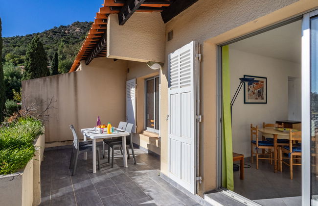 Apartamento de 2 quartos em Le Lavandou com piscina e jardim - Foto 16