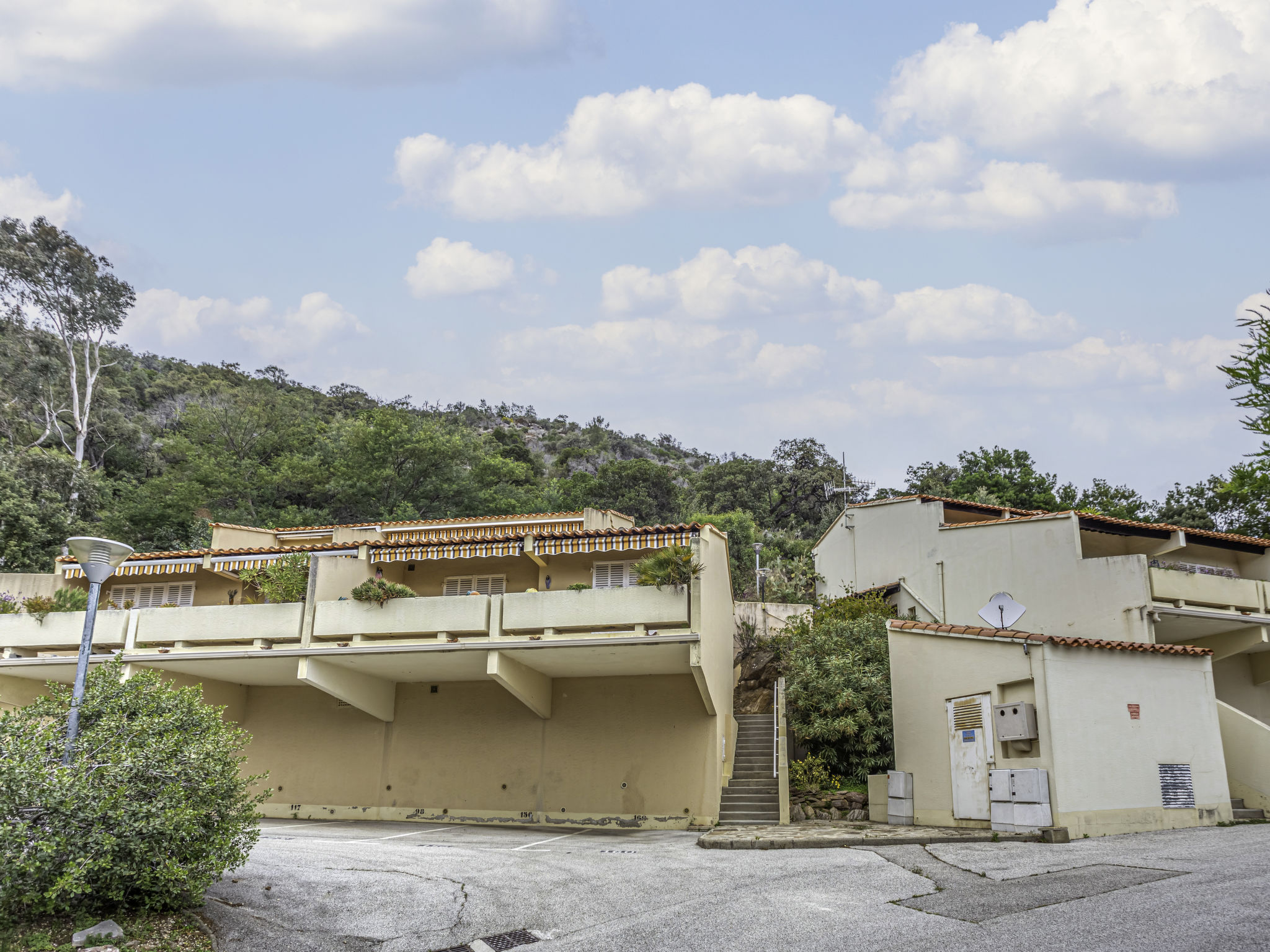 Foto 21 - Apartamento de 1 quarto em Le Lavandou com piscina e jardim