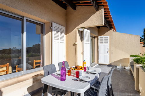 Photo 3 - Appartement de 1 chambre à Le Lavandou avec piscine et jardin