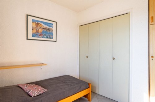 Foto 13 - Apartamento de 1 quarto em Le Lavandou com piscina e vistas do mar