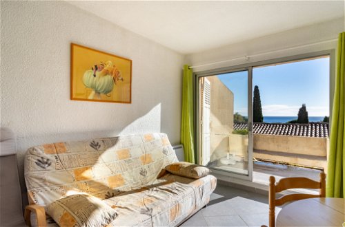 Foto 6 - Apartamento de 1 habitación en Le Lavandou con piscina y vistas al mar