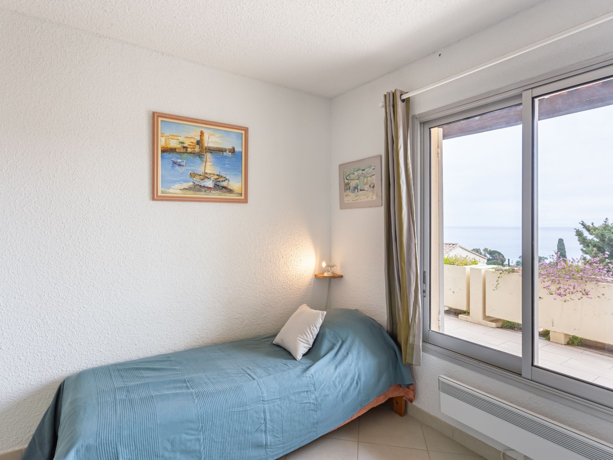 Photo 17 - 1 bedroom Apartment in Le Lavandou with swimming pool and garden