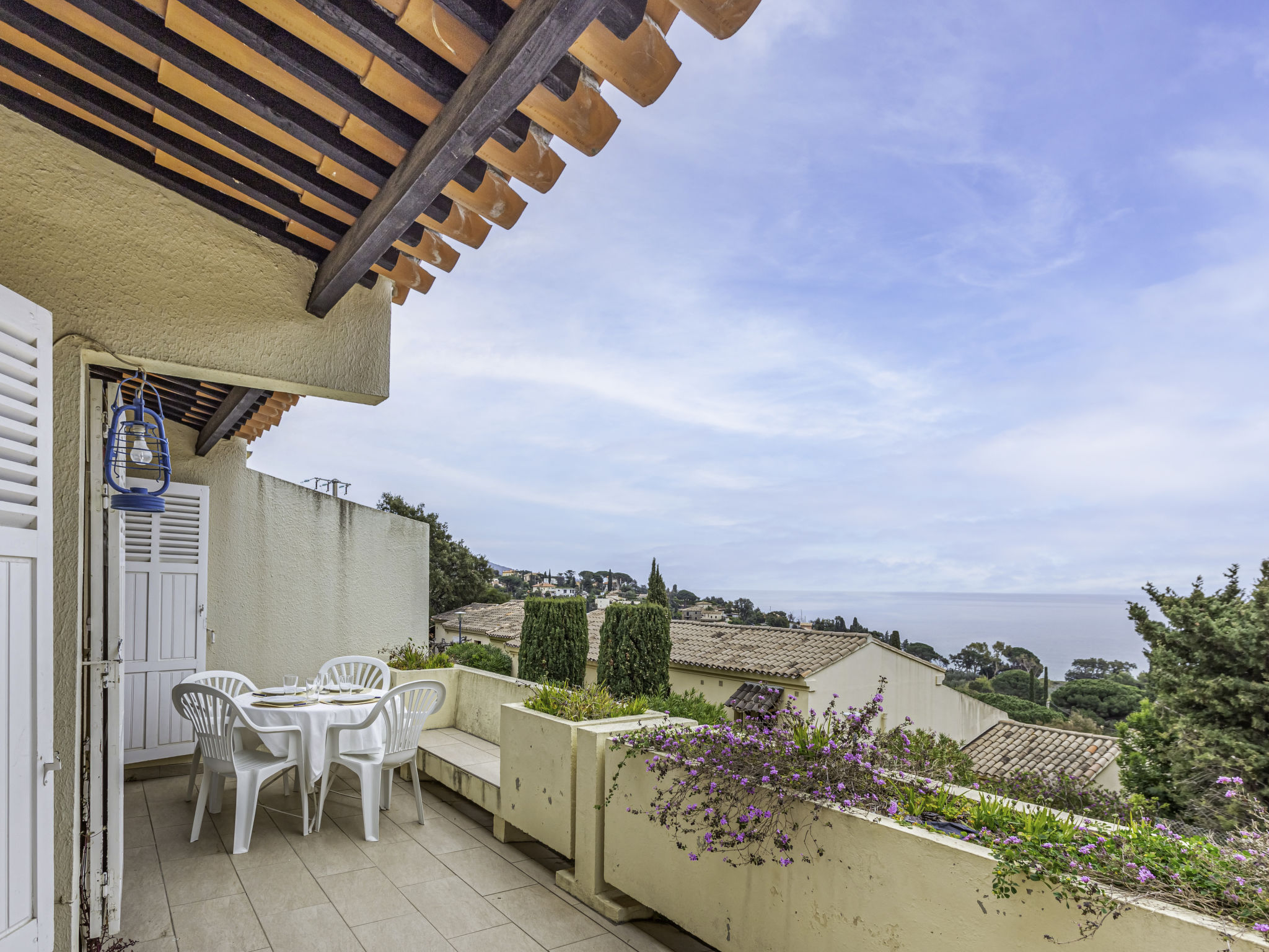 Foto 5 - Apartamento de 1 habitación en Le Lavandou con piscina y vistas al mar