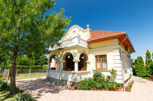 Foto 16 - Apartamento de 1 quarto em Balatonőszöd com jardim e vista para a montanha