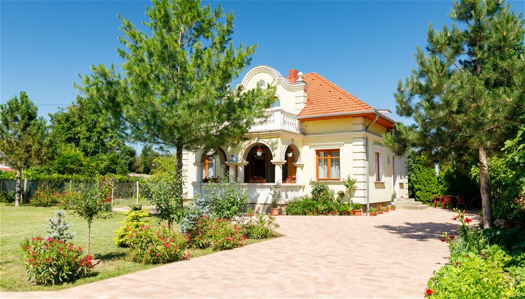 Foto 1 - Apartamento de 1 habitación en Balatonőszöd con jardín y vistas a la montaña