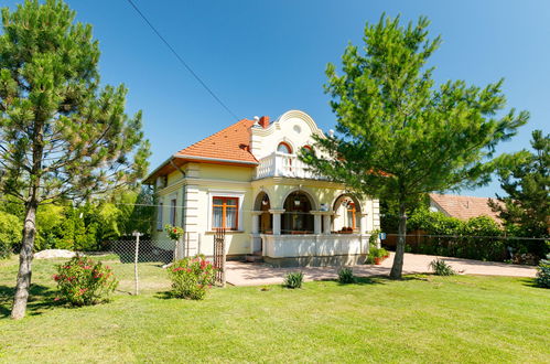 Foto 13 - Apartamento de 1 habitación en Balatonőszöd con jardín y vistas a la montaña