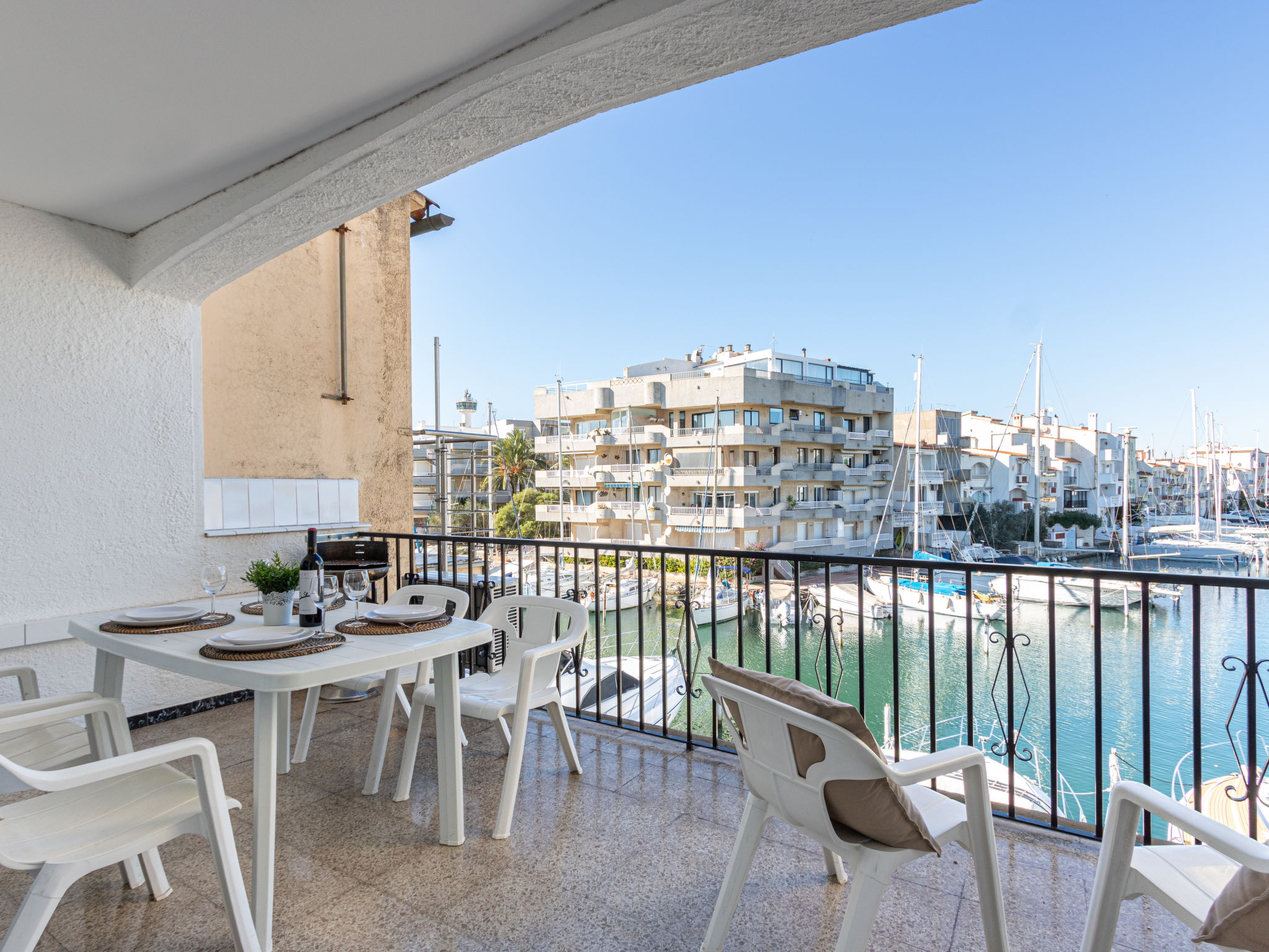 Foto 5 - Apartamento de 1 habitación en Castelló d'Empúries con terraza y vistas al mar