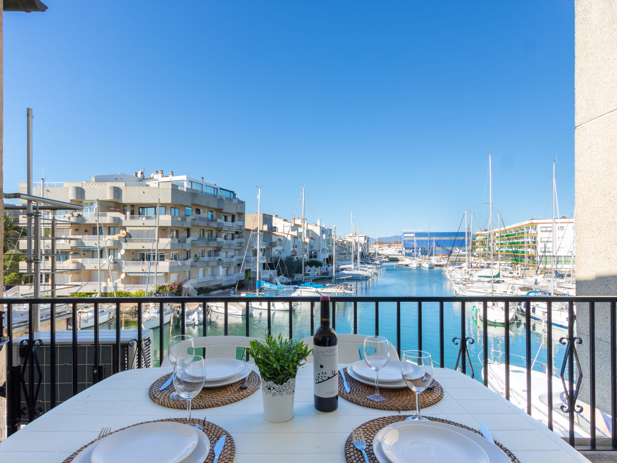 Foto 1 - Apartamento de 1 habitación en Castelló d'Empúries con terraza y vistas al mar