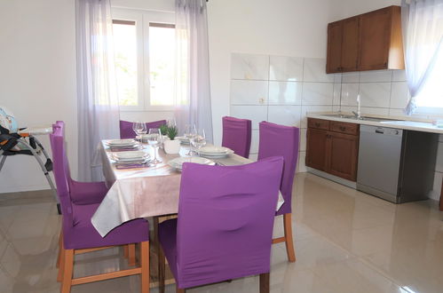 Photo 14 - 2 bedroom House in Pićan with private pool and garden