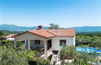 Foto 1 - Casa con 2 camere da letto a Pićan con piscina privata e terrazza