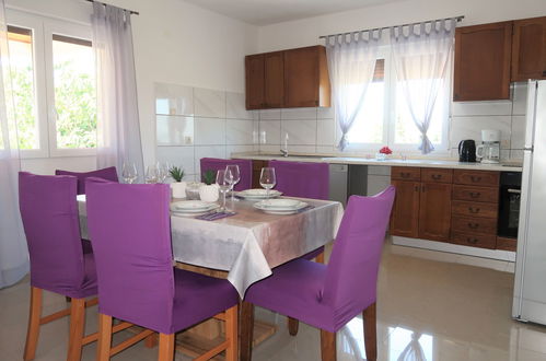 Photo 7 - 2 bedroom House in Pićan with private pool and garden