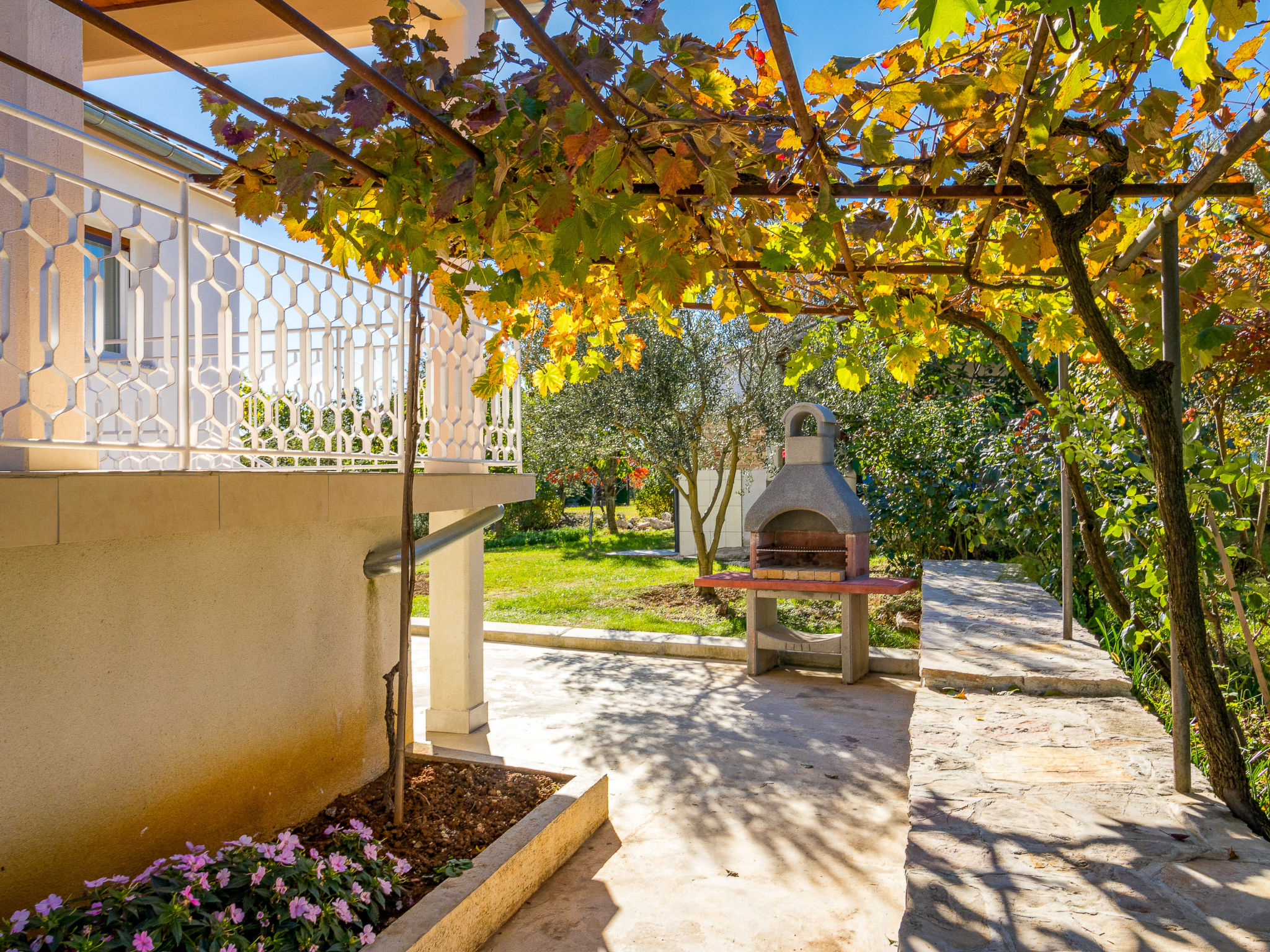 Foto 28 - Casa con 2 camere da letto a Pićan con piscina privata e terrazza