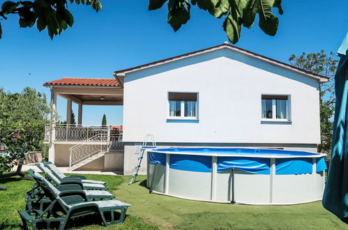 Foto 25 - Casa con 2 camere da letto a Pićan con piscina privata e giardino