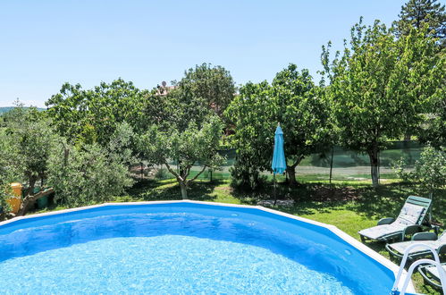 Photo 3 - Maison de 2 chambres à Pićan avec piscine privée et jardin