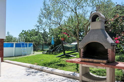 Foto 4 - Casa con 2 camere da letto a Pićan con piscina privata e giardino