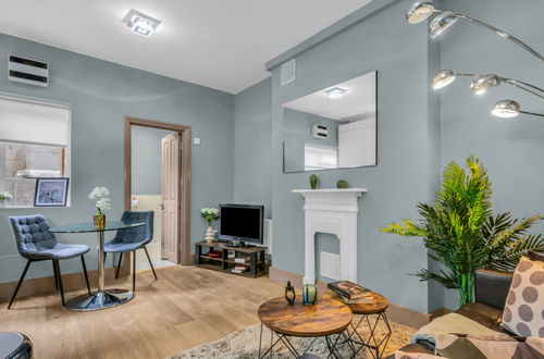 Foto 2 - Apartamento de 2 quartos em Londres