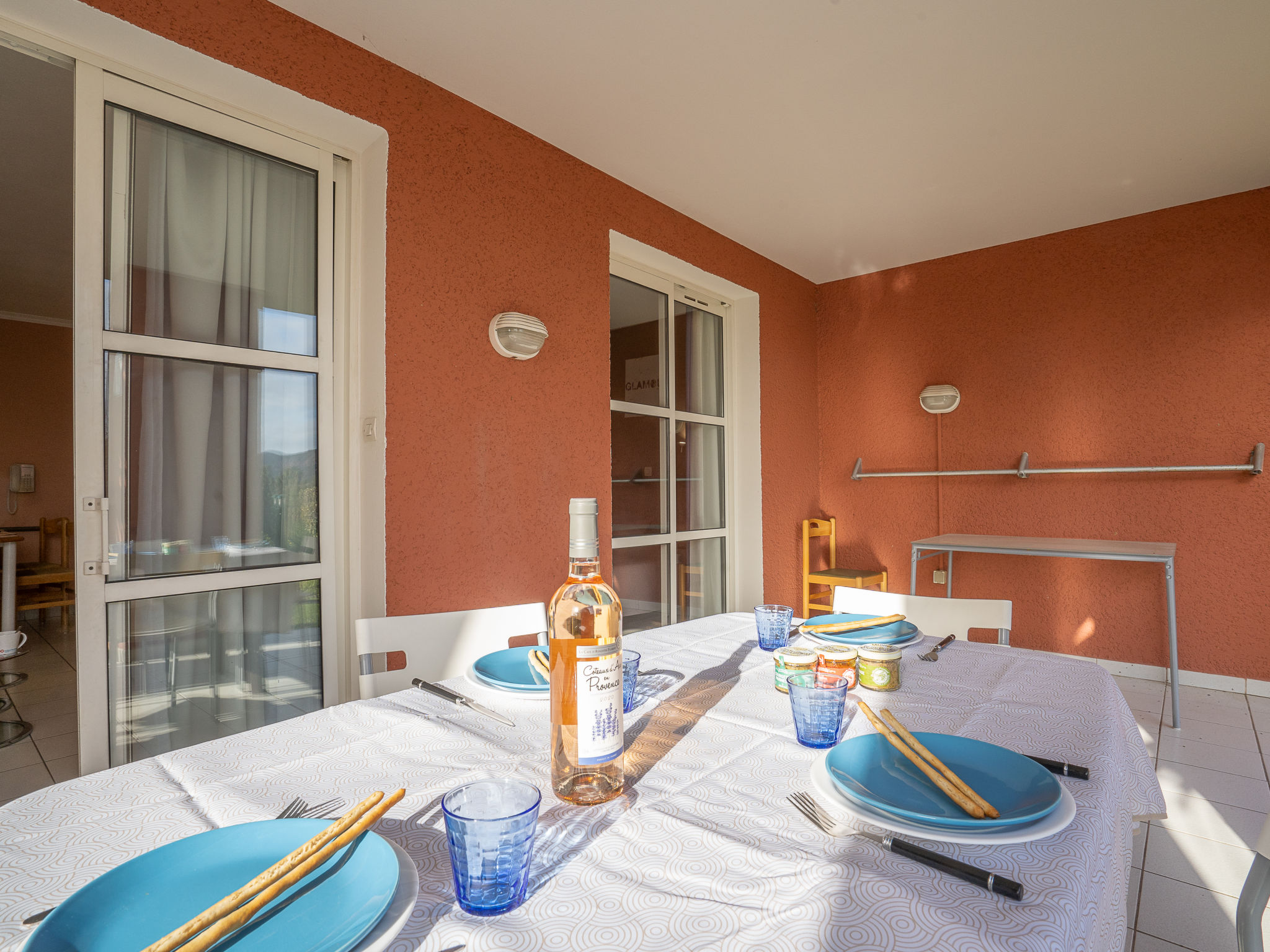 Foto 14 - Apartment mit 1 Schlafzimmer in Saint-Raphaël mit schwimmbad und blick aufs meer