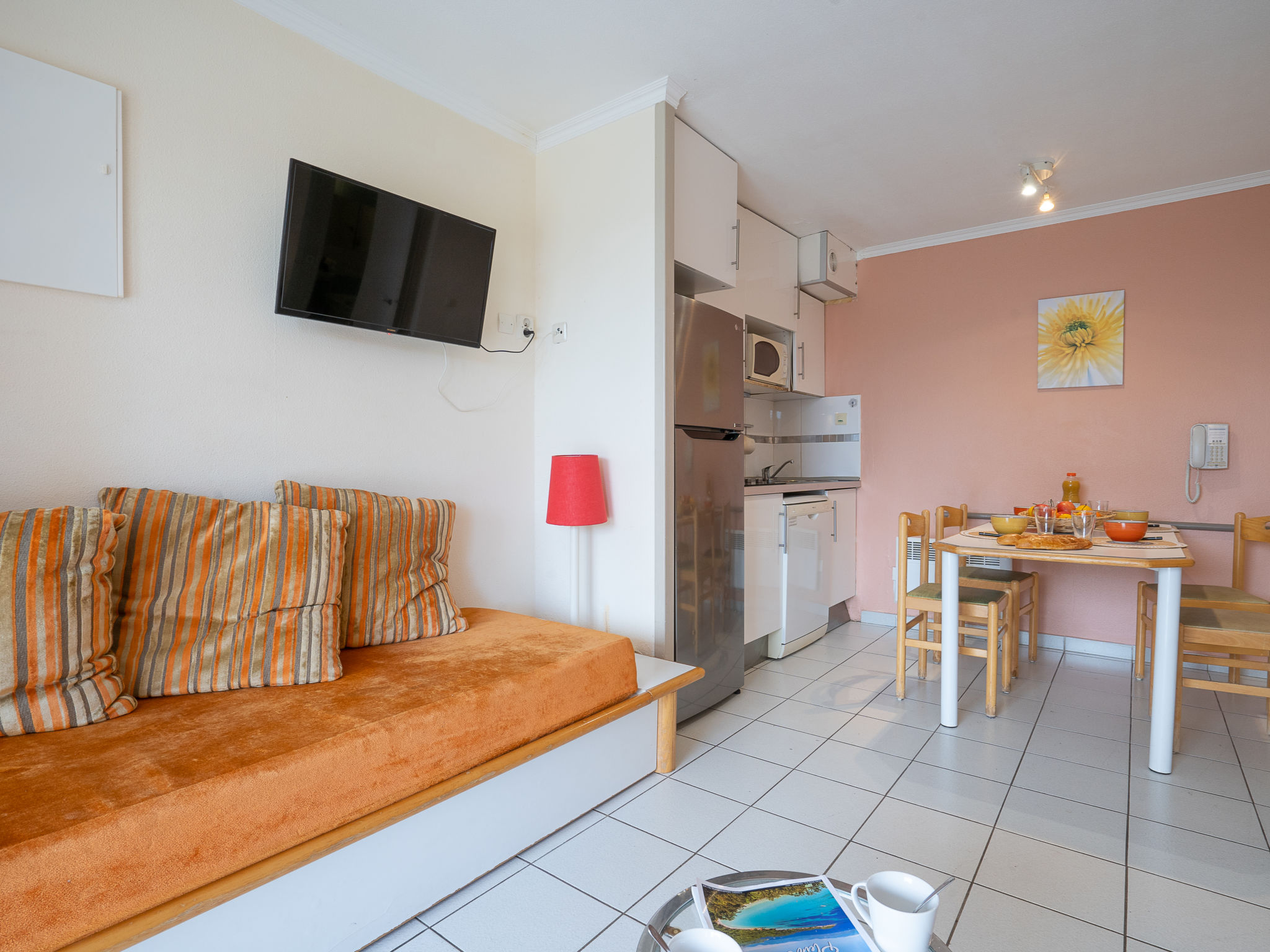 Photo 7 - 1 bedroom Apartment in Saint-Raphaël with swimming pool and garden