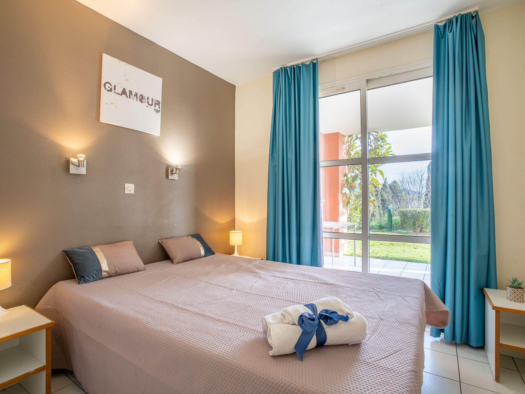 Foto 4 - Appartamento con 1 camera da letto a Saint-Raphaël con piscina e vista mare