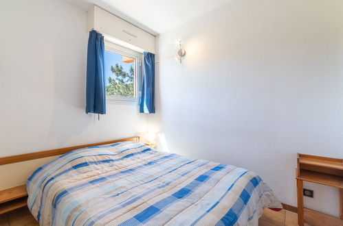 Foto 5 - Appartamento con 2 camere da letto a Bormes-les-Mimosas con giardino e vista mare