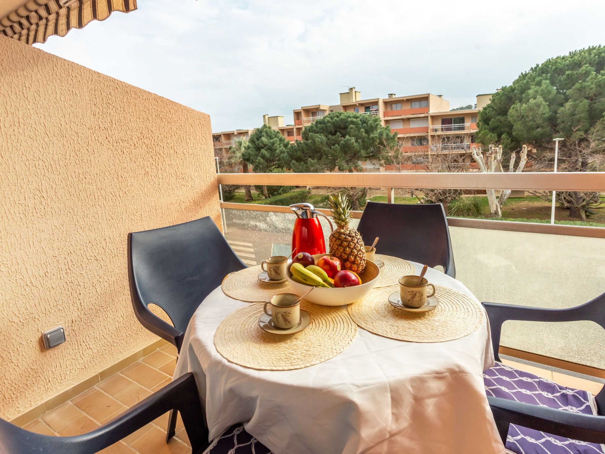 Foto 1 - Appartamento con 2 camere da letto a Bormes-les-Mimosas con giardino e vista mare