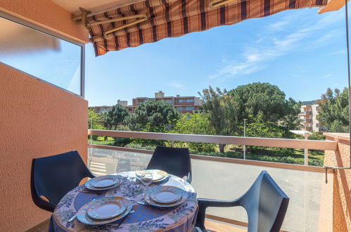 Photo 1 - 2 bedroom Apartment in Bormes-les-Mimosas with garden and terrace