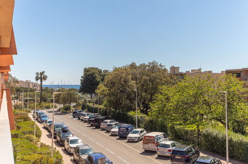 Foto 17 - Appartamento con 2 camere da letto a Bormes-les-Mimosas con giardino e vista mare