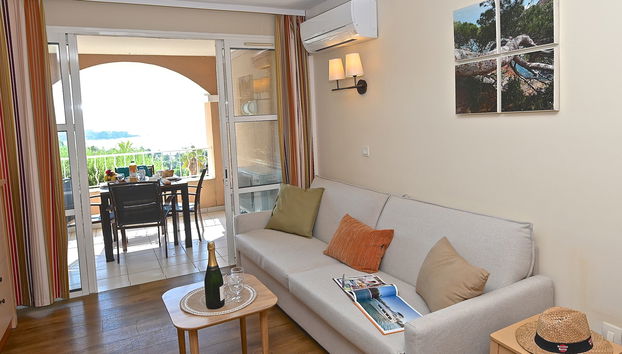 Apartment mit 1 Schlafzimmer in Saint-Raphaël mit schwimmbad und garten - Foto 2