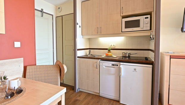 Apartment mit 1 Schlafzimmer in Saint-Raphaël mit schwimmbad und garten - Foto 3