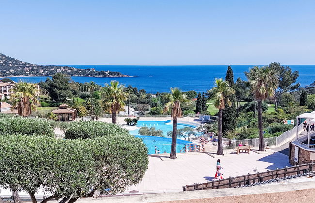 Apartamento de 1 quarto em Saint-Raphaël com piscina e jardim - Foto 1