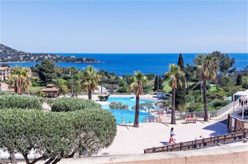 Photo 1 - 1 bedroom Apartment in Saint-Raphaël with swimming pool and sea view