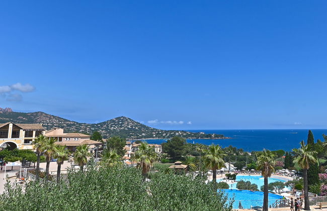 Apartamento de 1 quarto em Saint-Raphaël com piscina e jardim - Foto 17