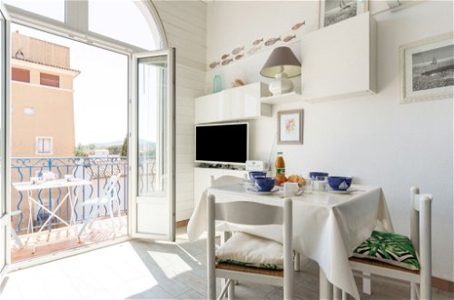 Foto 4 - Apartamento de 1 habitación en Grimaud con vistas al mar