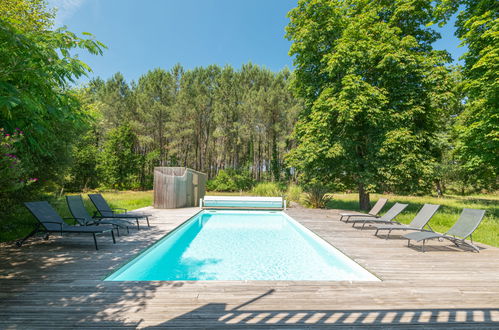 Foto 3 - Casa de 5 quartos em Saint-Julien-en-Born com piscina privada e jardim