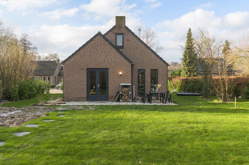 Photo 4 - Maison de 3 chambres à Winssen avec piscine et bain à remous