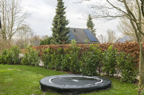 Foto 18 - Casa de 3 habitaciones en Winssen con piscina y bañera de hidromasaje