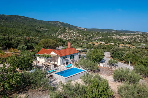 Foto 18 - Casa con 1 camera da letto a Pučišća con piscina privata e terrazza