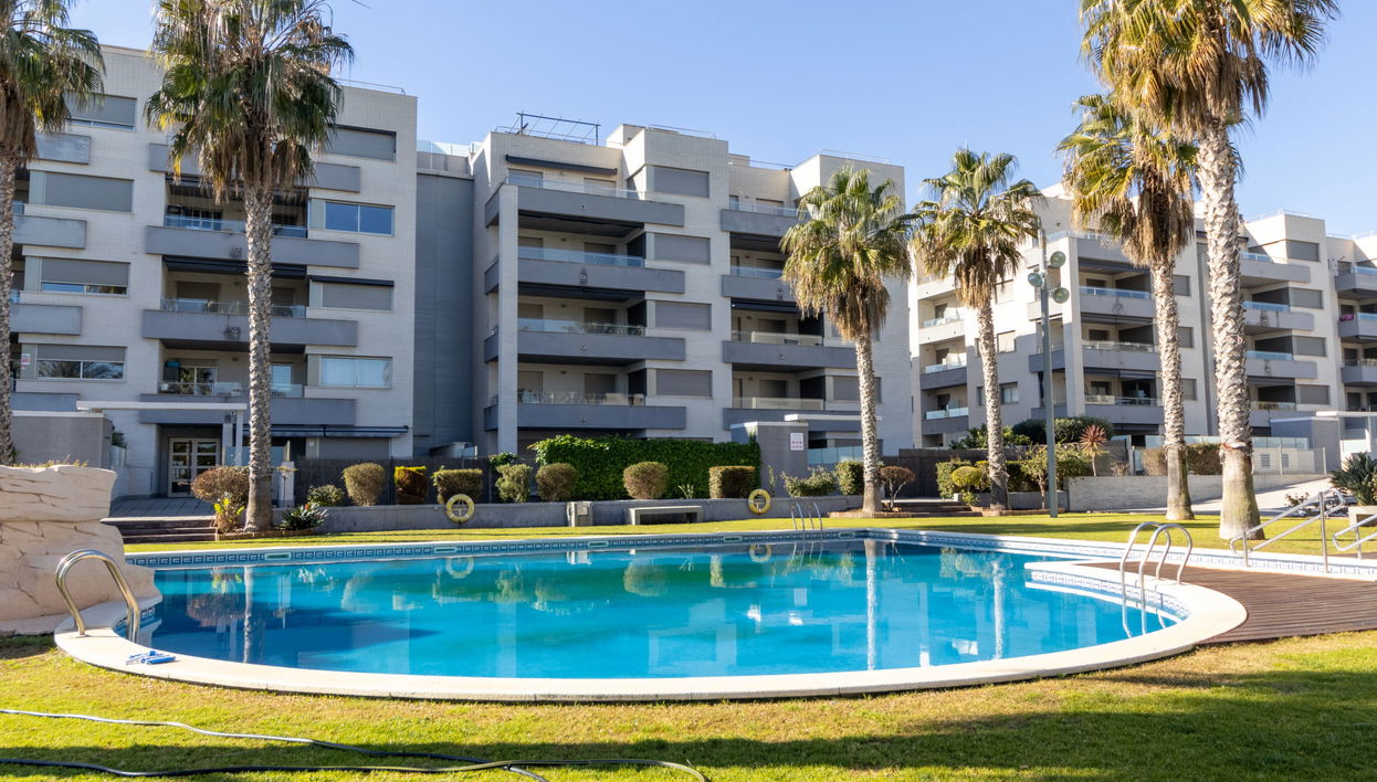 Apartamento de 3 quartos em Torredembarra com piscina e terraço - Foto 1