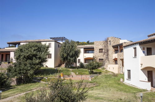 Photo 3 - Appartement de 2 chambres à Trinità d'Agultu e Vignola avec terrasse et vues à la mer