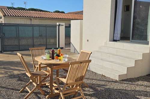 Photo 18 - 2 bedroom House in Sainte-Marie-la-Mer with terrace and sea view