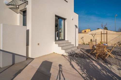 Photo 20 - Maison de 2 chambres à Sainte-Marie-la-Mer avec terrasse et vues à la mer