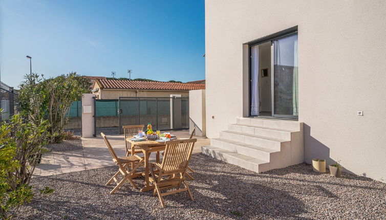 Photo 1 - Maison de 2 chambres à Sainte-Marie-la-Mer avec terrasse et vues à la mer