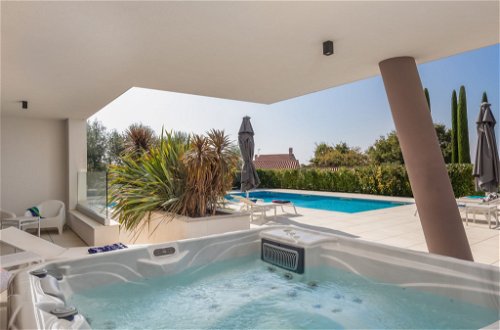 Foto 51 - Casa de 6 quartos em Vodnjan com piscina privada e vistas do mar