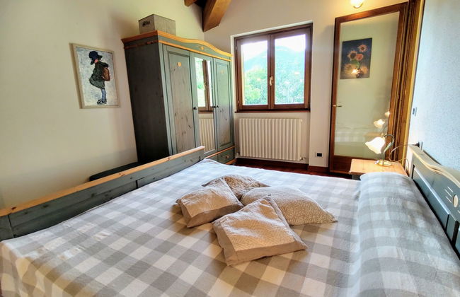 Casa de 4 quartos em Carlazzo com piscina privada e jardim - Foto 25