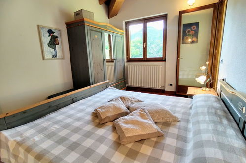 Photo 25 - 3 bedroom House in Carlazzo with private pool and garden