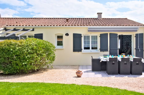 Foto 17 - Casa de 3 quartos em Moutiers-les-Mauxfaits com piscina privada e terraço