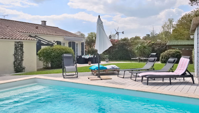 Foto 1 - Casa con 3 camere da letto a Moutiers-les-Mauxfaits con piscina privata e giardino