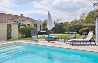 Photo 1 - Maison de 3 chambres à Moutiers-les-Mauxfaits avec piscine privée et jardin