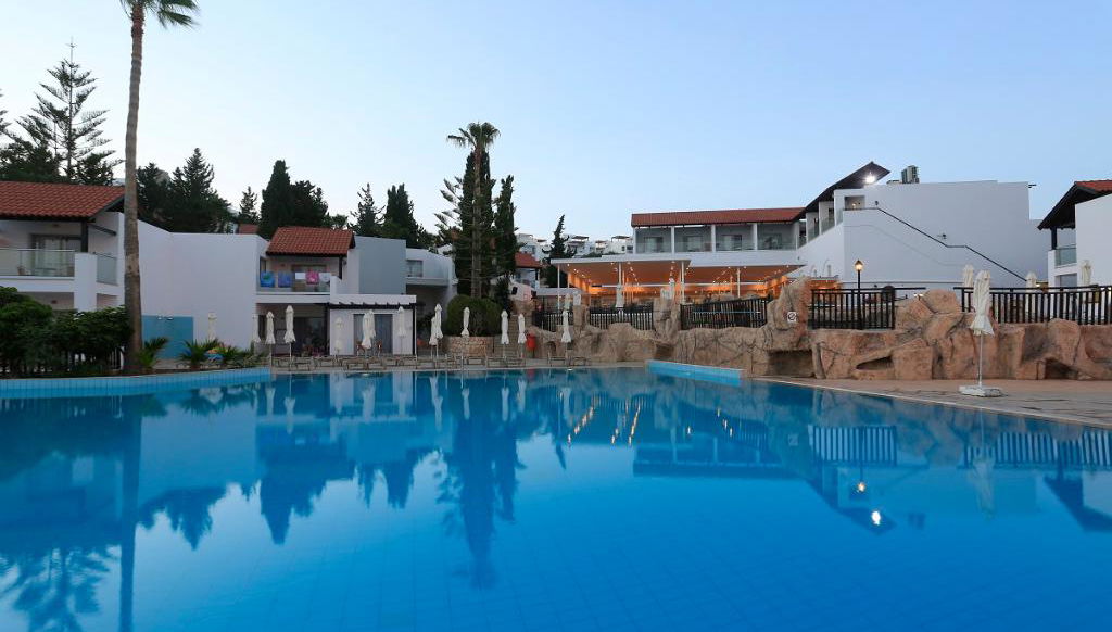 Kapetanios Aqua Resort - Photo 1